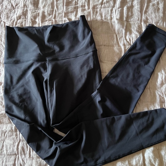 Old Navy Black Extra High-Rise Leggings - Picture 1 of 2